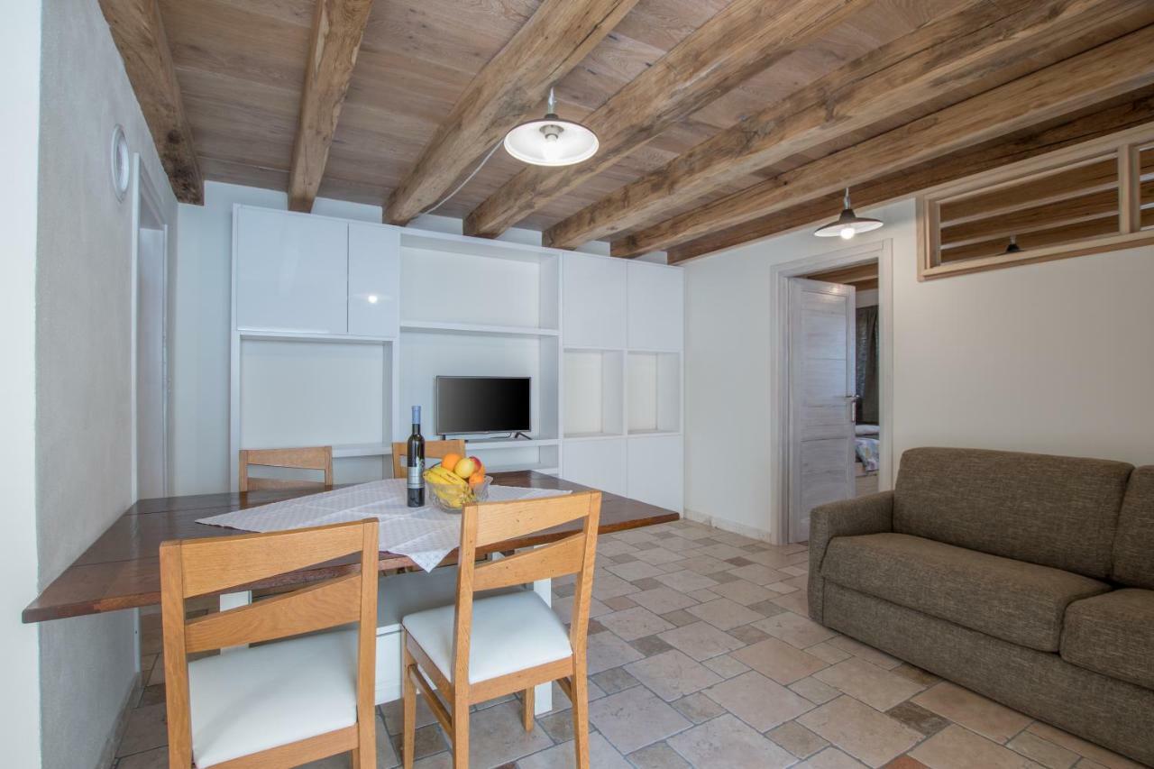 Lana House With Apartments Petrovija エクステリア 写真