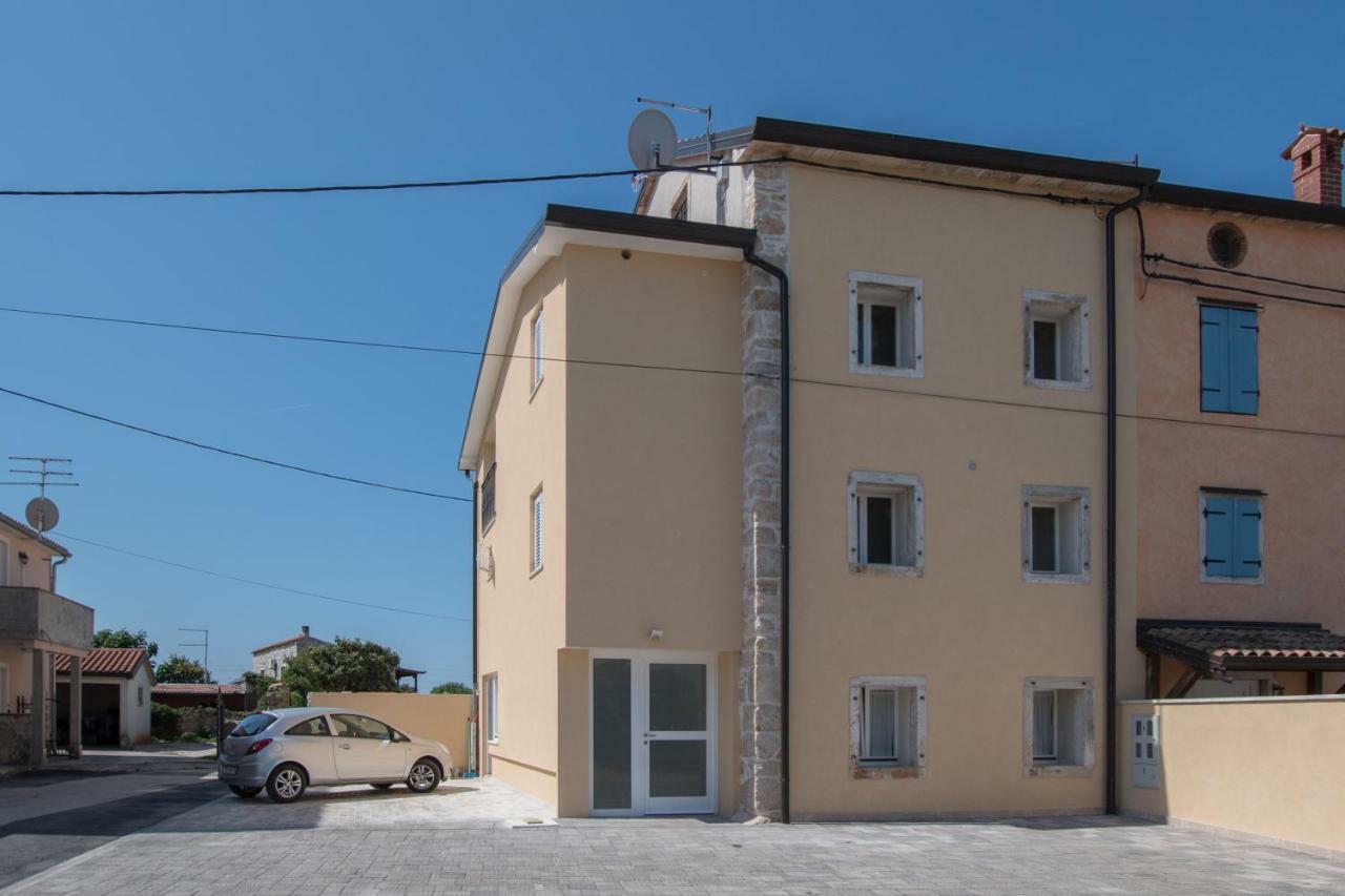 Lana House With Apartments Petrovija エクステリア 写真