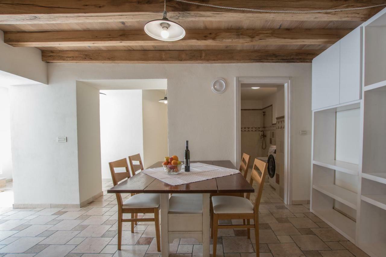 Lana House With Apartments Petrovija エクステリア 写真
