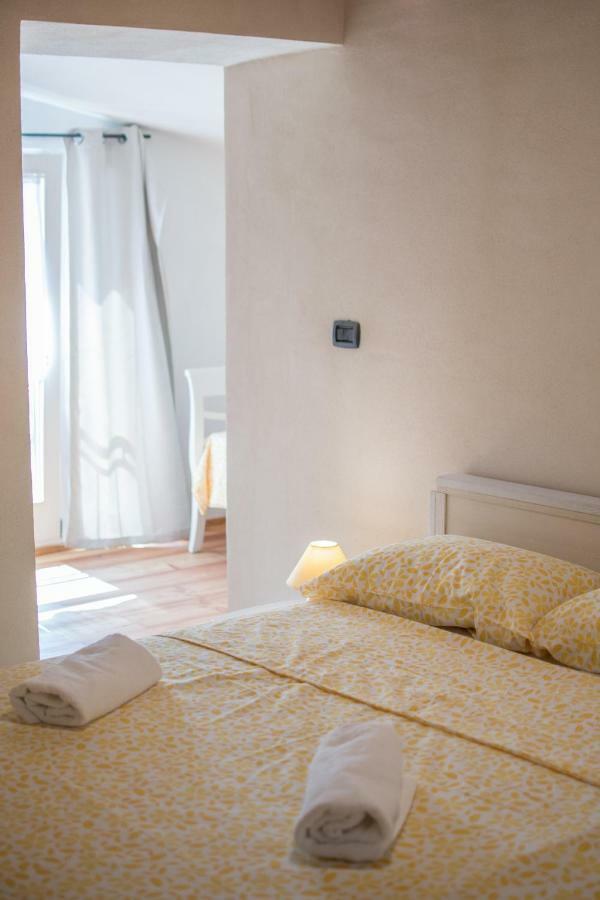 Lana House With Apartments Petrovija エクステリア 写真