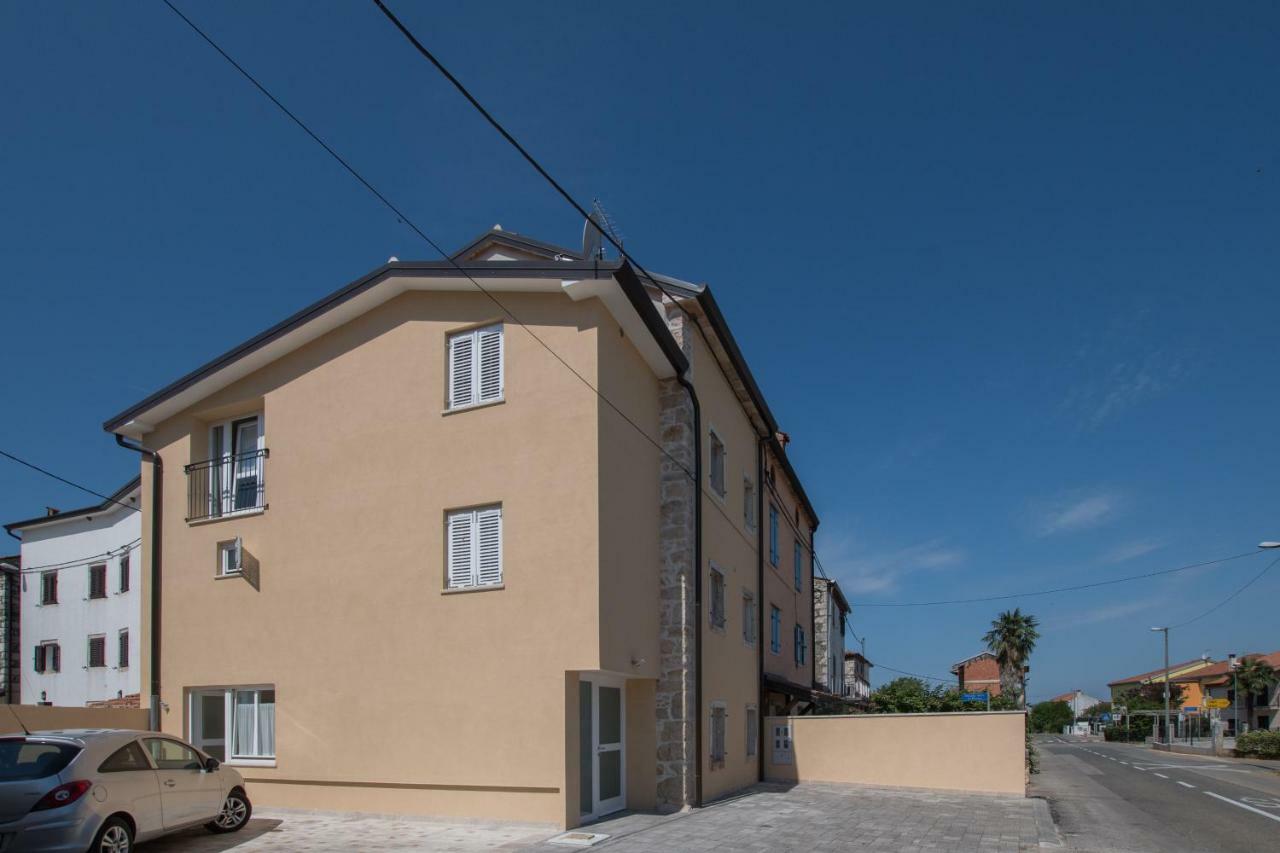 Lana House With Apartments Petrovija エクステリア 写真
