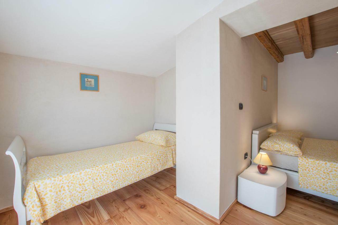 Lana House With Apartments Petrovija エクステリア 写真